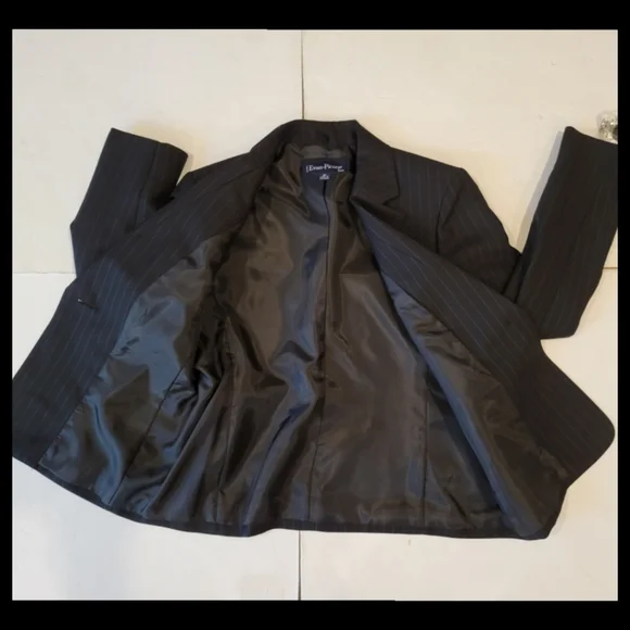 🆕️Evane-Picone Black Pin-Stripe Pant Suit 6P